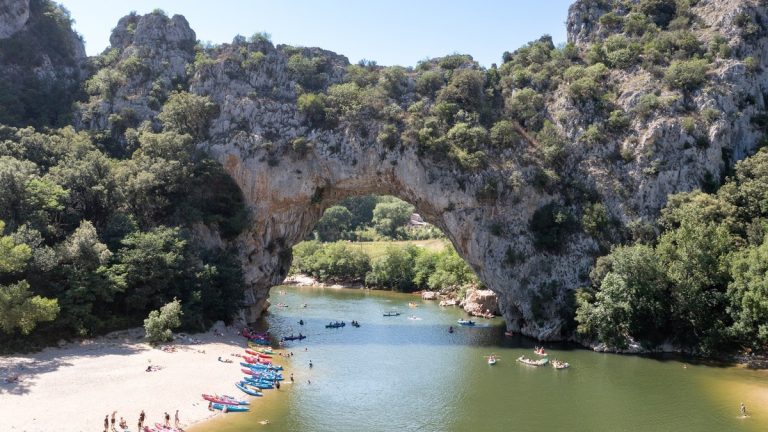 Gorges de l’Ardèche en canoë : parcours, bivouac et règles pour bien partir