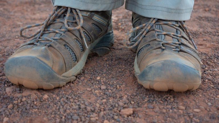 Chaussures de randonnée imperméables : choisir sans finir avec les pieds mouillés