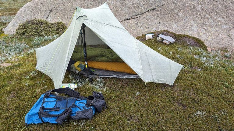 Réparer un matelas de bivouac : fuite, rustine, valve et test avant de repartir
